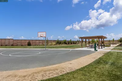 28 Springbrook Ln, Pittsburg, CA 94565 - Photo 42