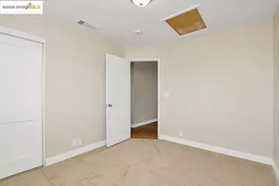 10500 Creekside Circle, Oakland, CA 94603 - Photo 14
