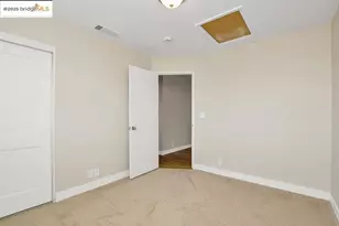 10500 Creekside Cir, Oakland, CA 94603 - Photo 14