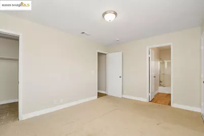 10500 Creekside Circle, Oakland, CA 94603 - Photo 20