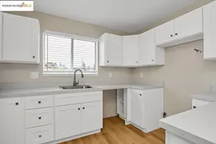 10500 Creekside Cir, Oakland, CA 94603 - Photo 6