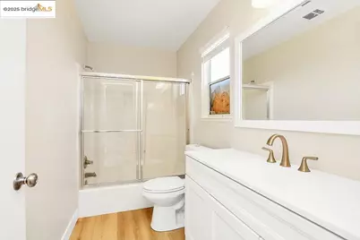 10500 Creekside Circle, Oakland, CA 94603 - Photo 22
