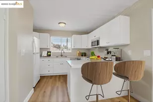 10500 Creekside Cir, Oakland, CA 94603 - Photo 4