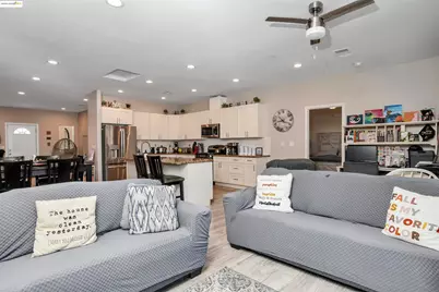 9409 Carter Ct, Stockton, CA 95209 - Photo 12