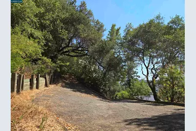 100 Black Log Rd, Kentfield, CA 94904 - Photo 2