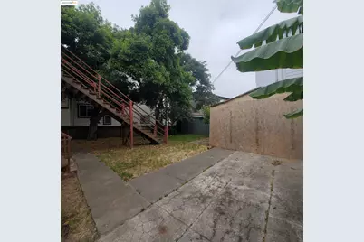 1737 13th Ave, Oakland, CA 94606 - Photo 16