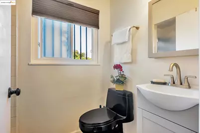 6941 Outlook Ave, Oakland, CA 94605 - Photo 34