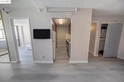 801 Franklin St #819, Oakland, CA 94607 - Photo 2