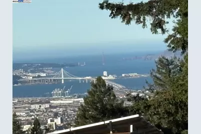 2863 Burton Dr, Oakland, CA 94611 - Photo 32