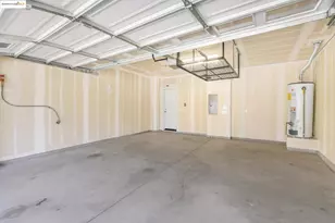 6443 Blue Rock Ct, Oakland, CA 94605 - Photo 40