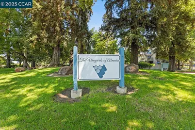 1063 Foxchase Dr, San Jose, CA 95123 - Photo 26