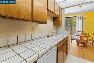 1063 Foxchase Dr, San Jose, CA 95123 - Photo 10