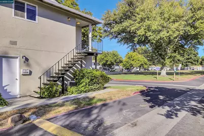 1356 Del Rio Cir #D, Concord, CA 94518 - Photo 28