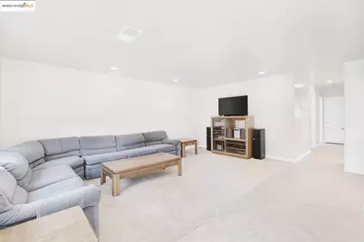 2011 Regis Dr, Davis, CA 95618 - Photo 8