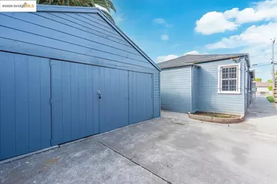 8806 Dowling St, Oakland, CA 94605 - Photo 24