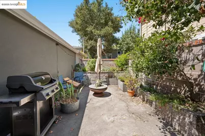 462 Cavour St, Oakland, CA 94618 - Photo 20
