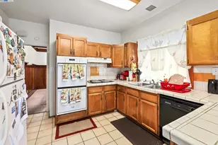 835 Apgar St, Oakland, CA 94608 - Photo 10