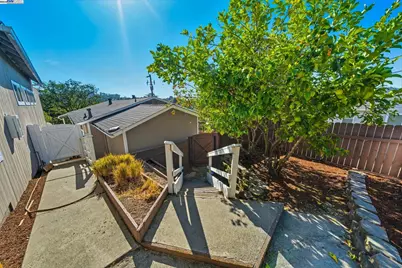 17 Prospect Dr, San Rafael, CA 94901 - Photo 22
