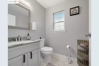 7572 Mountain Blvd. #2, Oakland, CA 94605 - Photo 12