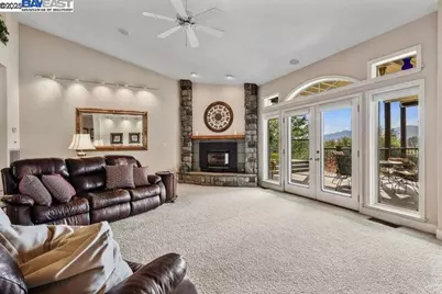 6038 Gleneagles Court, Redding, CA 96003 - Photo 12