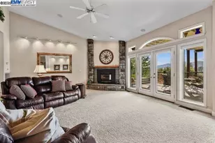 6038 Gleneagles Ct, Redding, CA 96003 - Photo 12