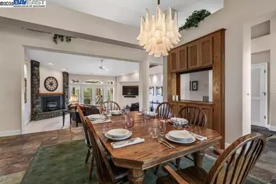 6038 Gleneagles Court, Redding, CA 96003 - Photo 10