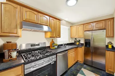 2125 102nd Ave, Oakland, CA 94603 - Photo 6