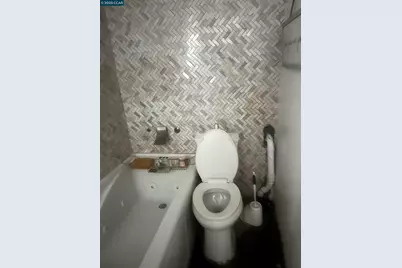 1161 64th St, Oakland, CA 94608 - Photo 32