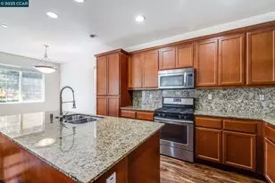 1113 Strawberry Ln, Suisun City, CA 94585 - Photo 8
