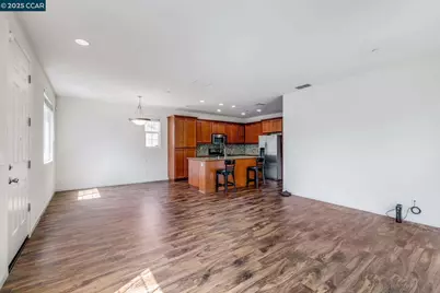 1113 Strawberry Ln, Suisun City, CA 94585 - Photo 4