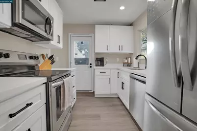 235 Pebblecreek Ct, Martinez, CA 94553 - Photo 4