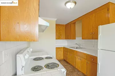 7940 Bancroft Avenue, Oakland, CA 94605 - Photo 4