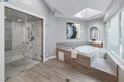 7716 Skyline Blvd, Oakland, CA 94611 - Photo 32