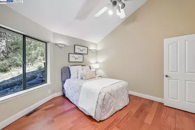 7716 Skyline Blvd, Oakland, CA 94611 - Photo 44