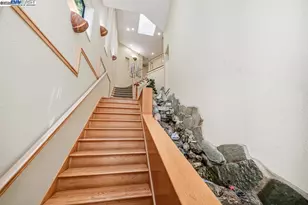 7716 Skyline Blvd, Oakland, CA 94611 - Photo 6