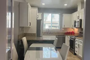 9404 Dunbar Dr, Oakland, CA 94603 - Photo 10