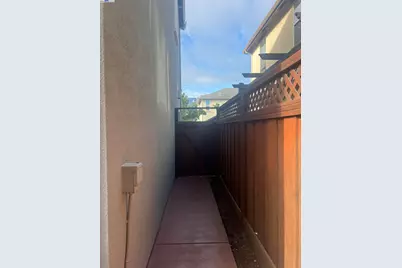 9404 Dunbar Dr, Oakland, CA 94603 - Photo 52