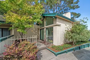 101 Carob Ln, Alameda, CA 94502 - Photo 2