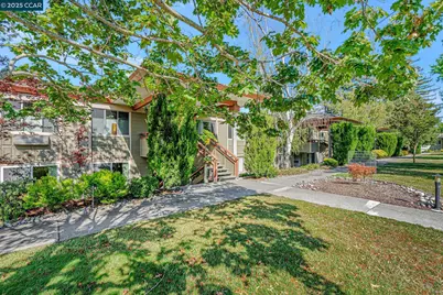 1909 Skycrest Dr #2, Walnut Creek, CA 94595 - Photo 2