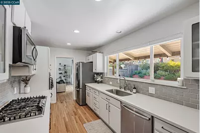 142 Sequoyah View Dr, Oakland, CA 94605 - Photo 12