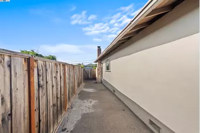677 Fairway St, Hayward, CA 94544 - Photo 24