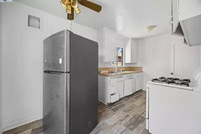 2790 Sacramento St, Berkeley, CA 94702 - Photo 12