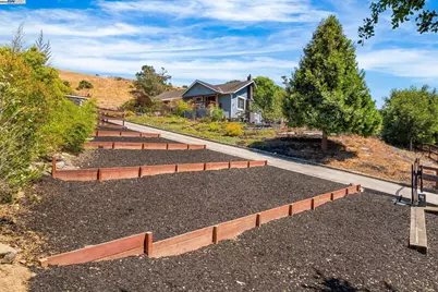 26928 Palomares Rd, Castro Valley, CA 94552 - Photo 4