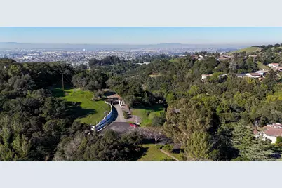 11275 Kerrigan Dr, Oakland, CA 94605 - Photo 24