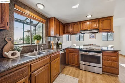 9090 Castlewood St, Oakland, CA 94605 - Photo 20