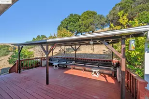 9090 Castlewood St, Oakland, CA 94605 - Photo 42