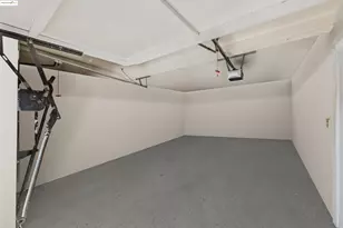 9090 Castlewood St, Oakland, CA 94605 - Photo 28