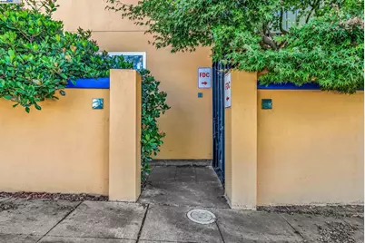 400 Wayne Ave #1, Oakland, CA 94606 - Photo 8