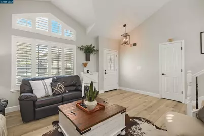 101 Silver Eagle Way, Vacaville, CA 95688 - Photo 4