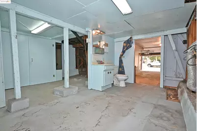 672 33rd St, Oakland, CA 94609 - Photo 32